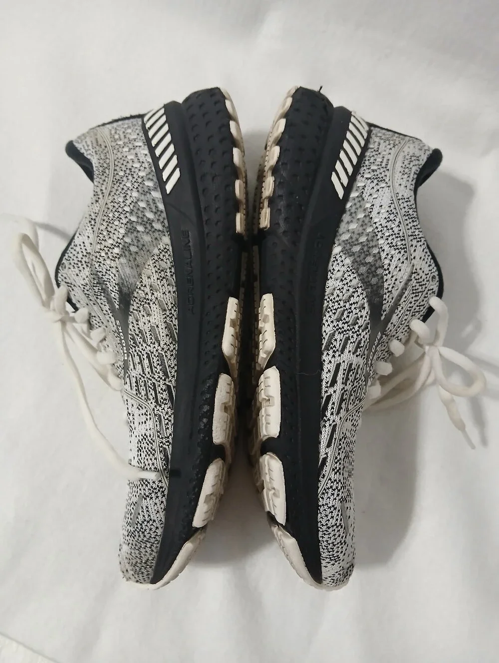 Brooks Women’s Black & White Knit Athletic Running Shoes Size 7.5